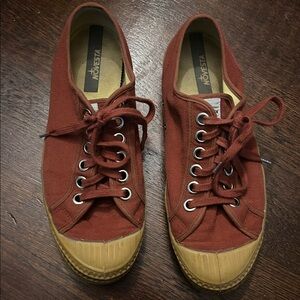 Novesta Rust Star Masters—Canvas Sneakers with Gum Soles